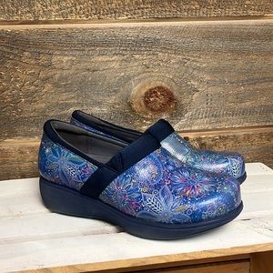 Grey’s Anatomy Soft Walk Blue Floral Abstract Nursing Shoes Size 7